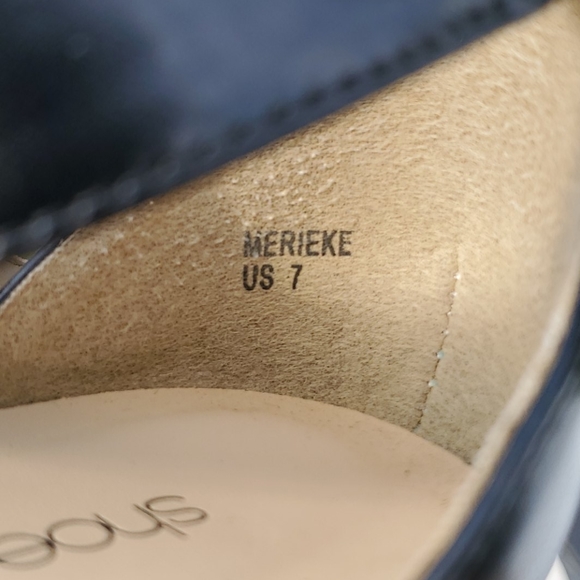 Black and white strappy wedges - Picture 9 of 10